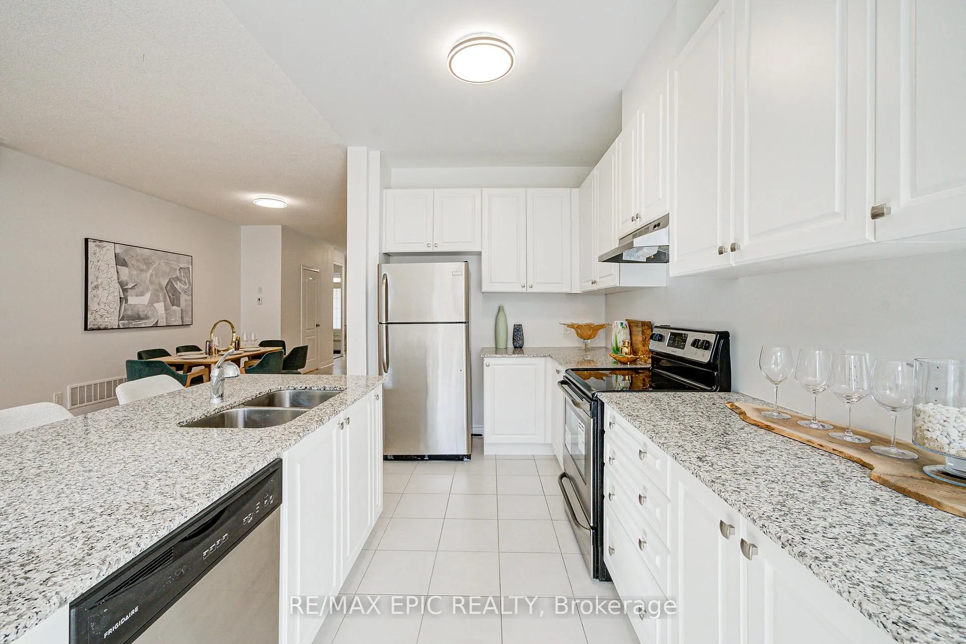 Photo 18 of 382 William Graham Drive, Aurora, Rural Aurora — HOMEH