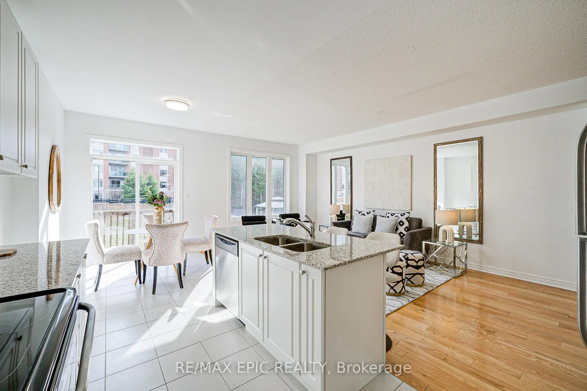 Photo 19 of 382 William Graham Drive, Aurora, Rural Aurora — HOMEH