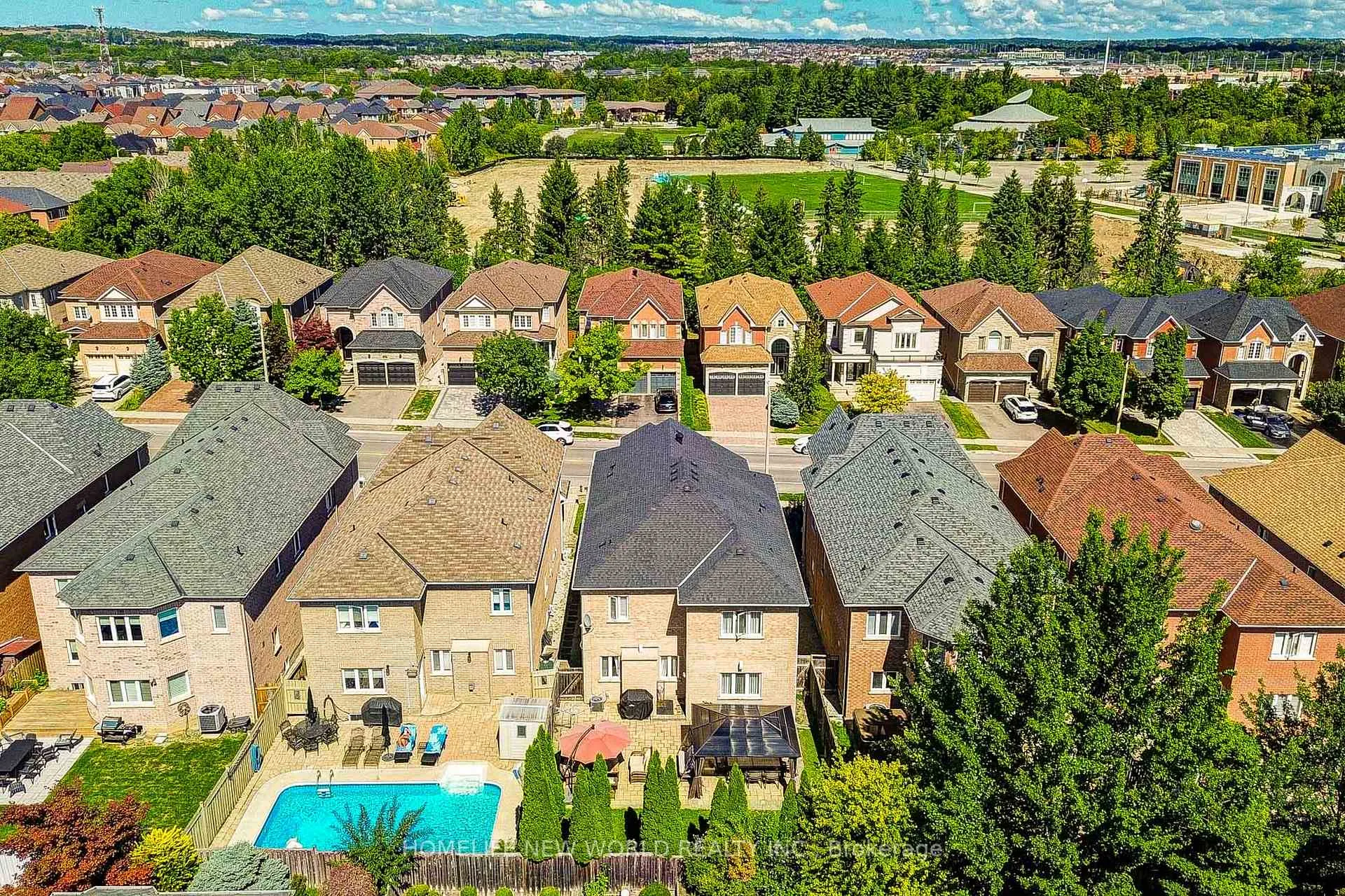 Photo 8 of 131 Ner Israel Drive, Vaughan, Patterson — HOMEH