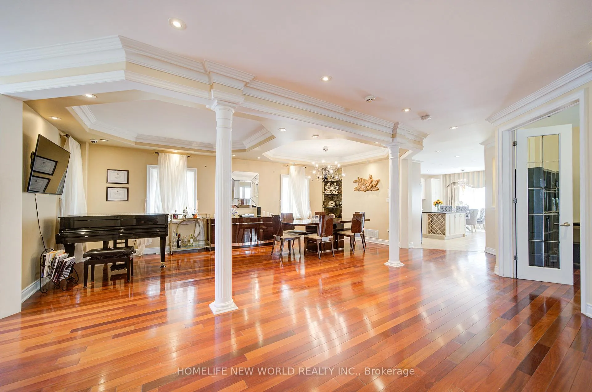 Photo 16 of 131 Ner Israel Drive, Vaughan, Patterson — HOMEH