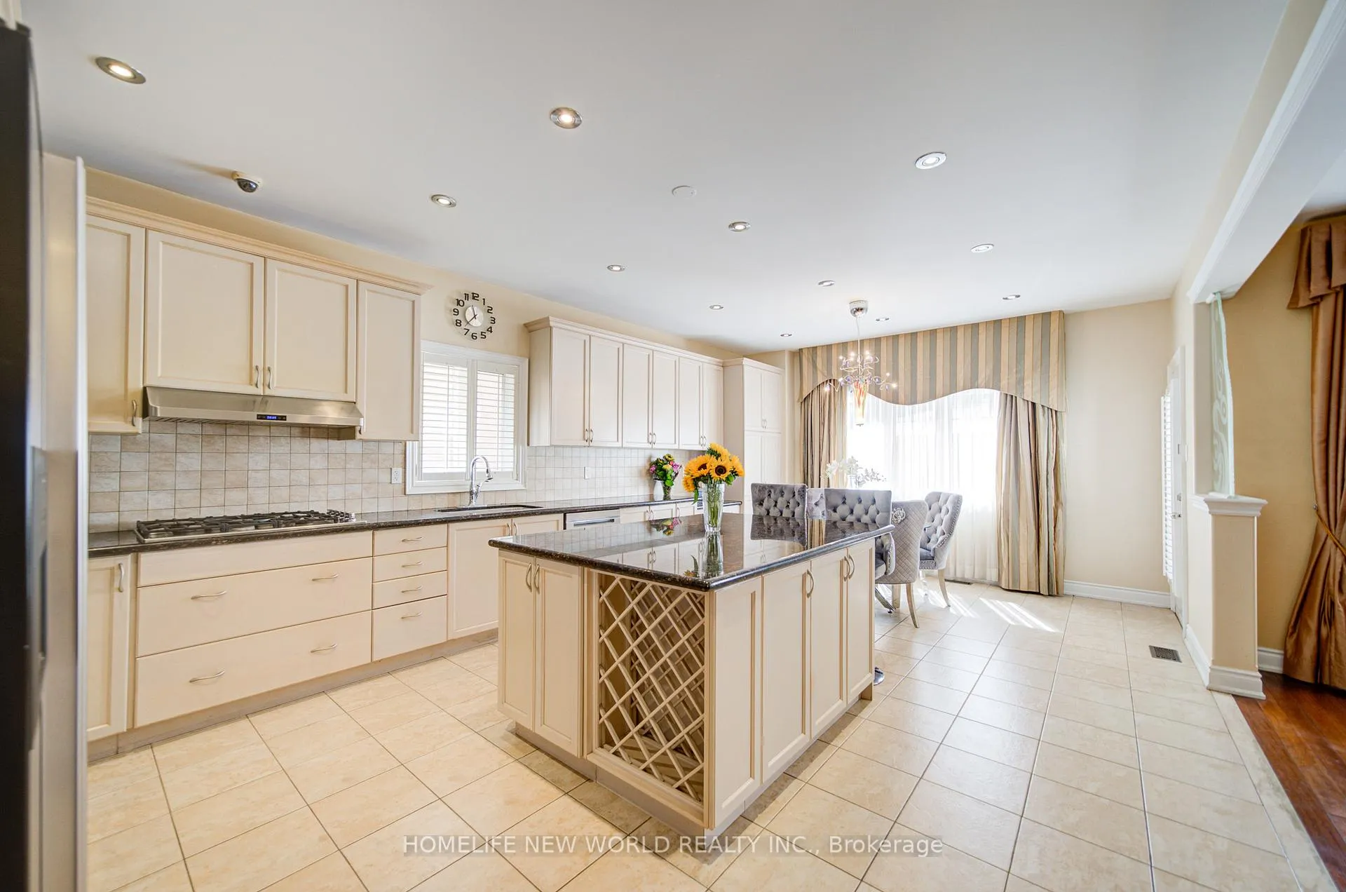 Photo 22 of 131 Ner Israel Drive, Vaughan, Patterson — HOMEH