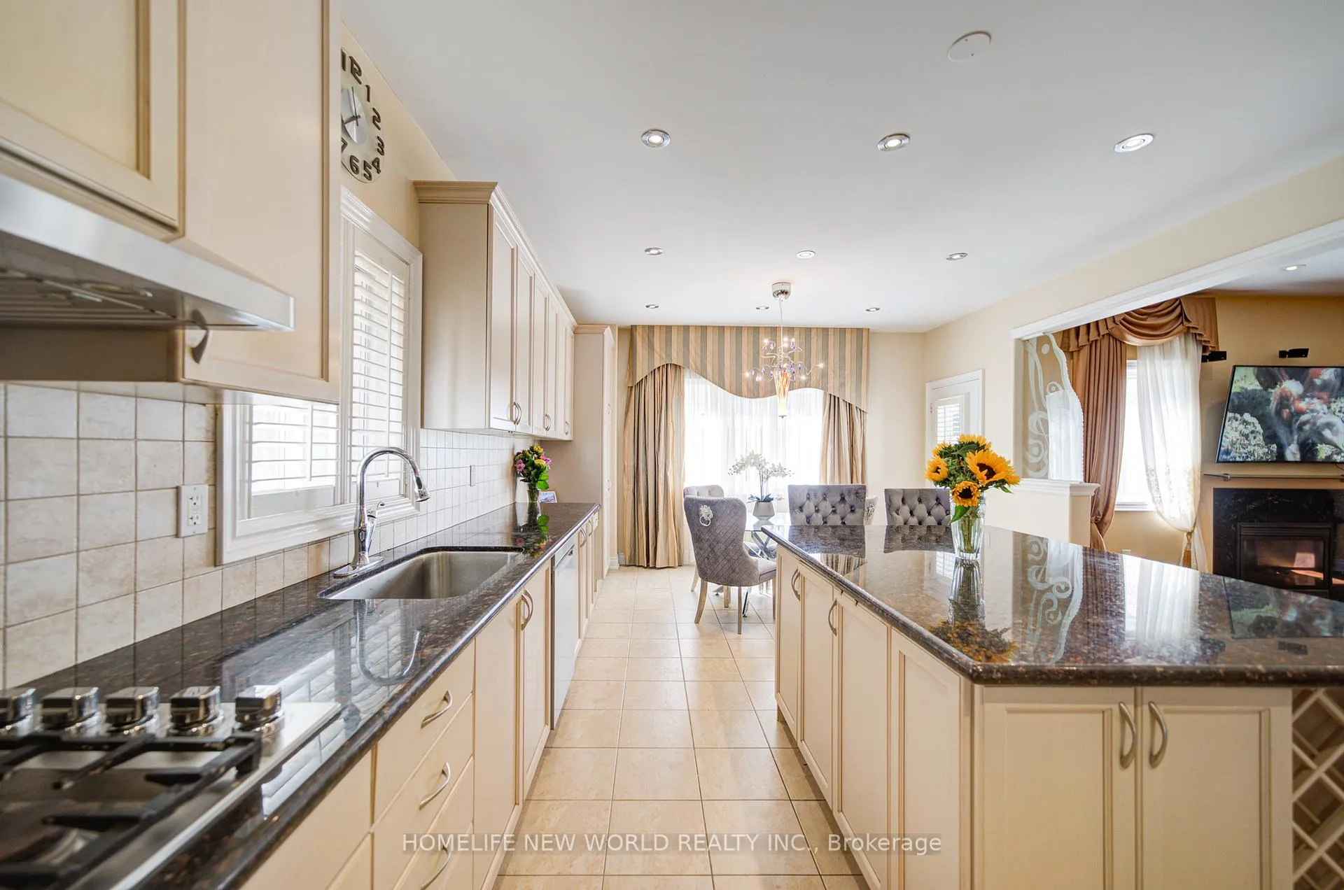 Photo 25 of 131 Ner Israel Drive, Vaughan, Patterson — HOMEH