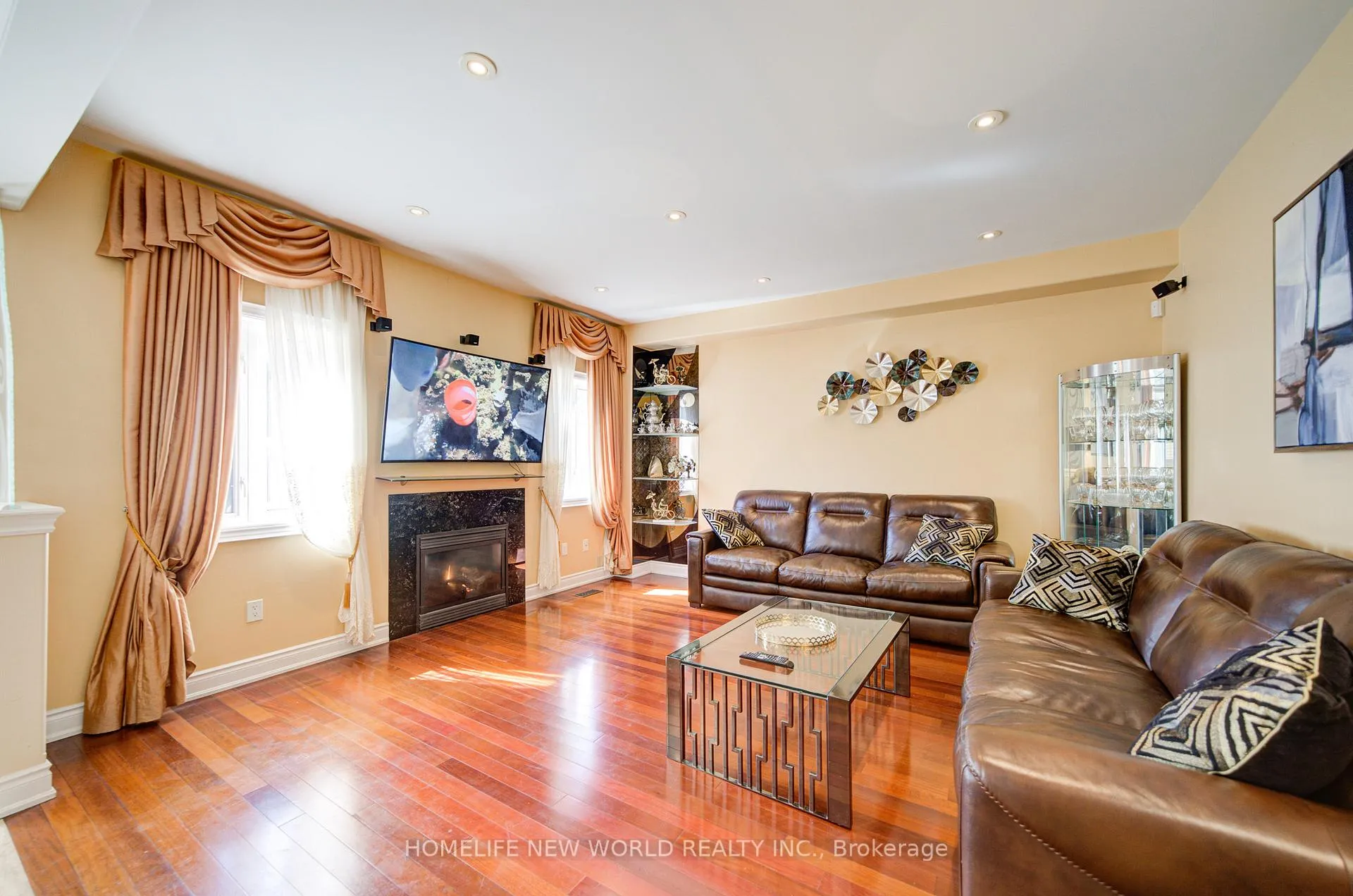Photo 27 of 131 Ner Israel Drive, Vaughan, Patterson — HOMEH