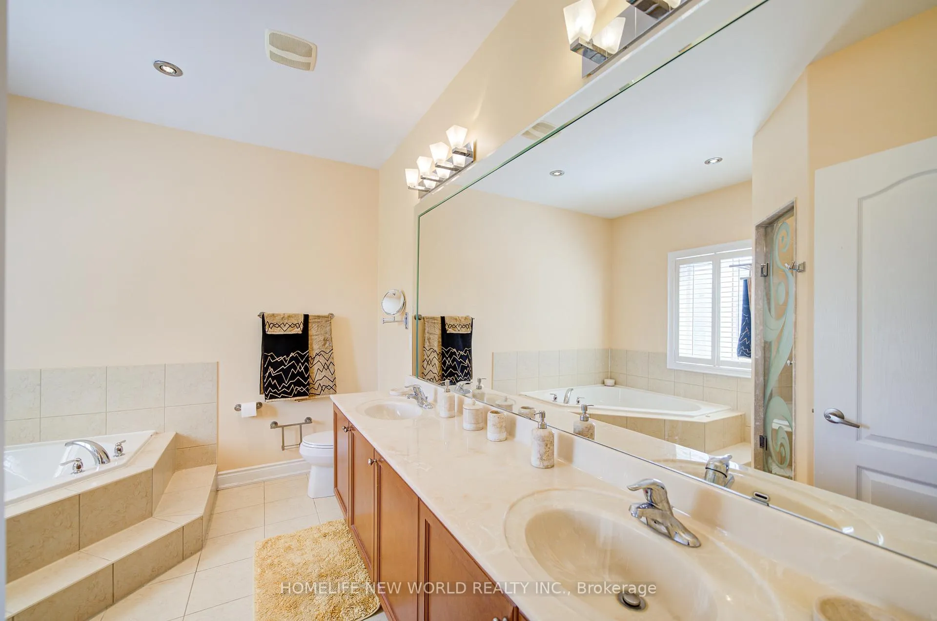 Photo 34 of 131 Ner Israel Drive, Vaughan, Patterson — HOMEH