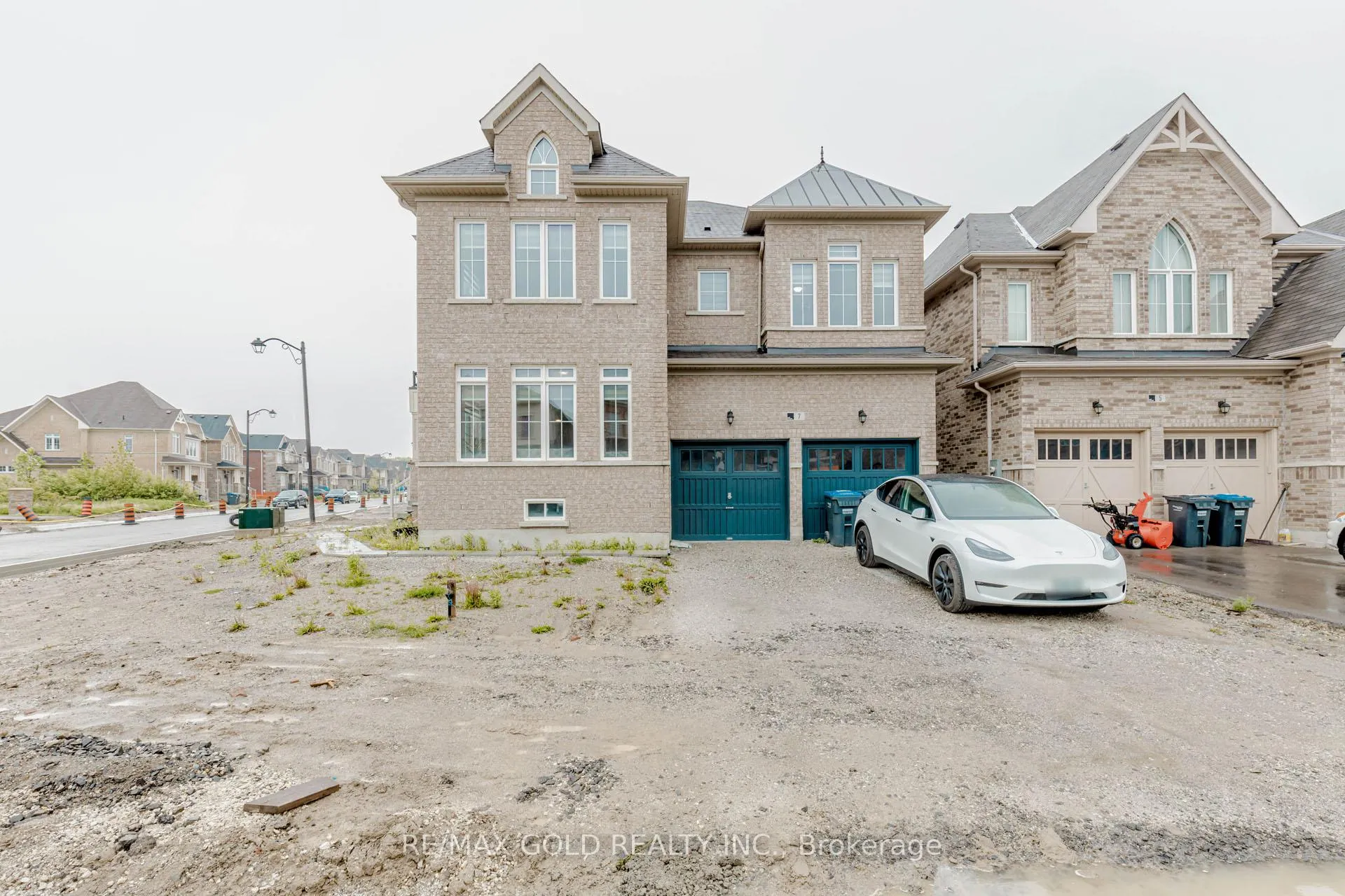 Photo 3 of 7 Portman Street, Caledon, Rural Caledon — HOMEH