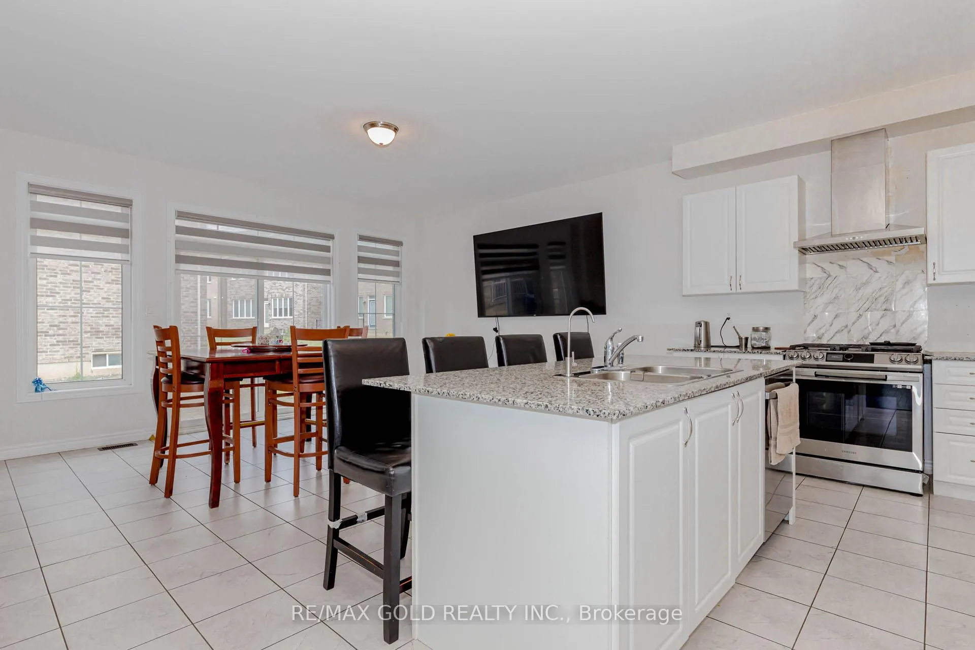Photo 12 of 7 Portman Street, Caledon, Rural Caledon — HOMEH