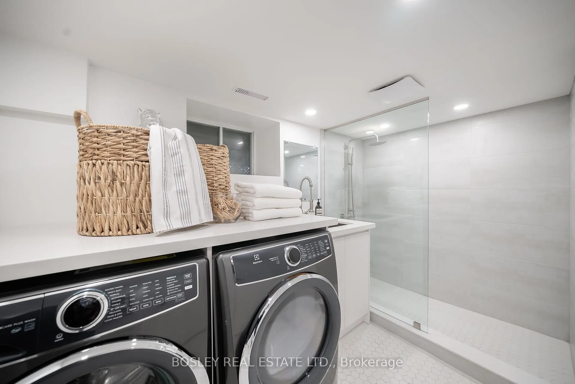 Photo 33 of 102 Woodfield Road, Toronto, Greenwood-Coxwell — HOMEH