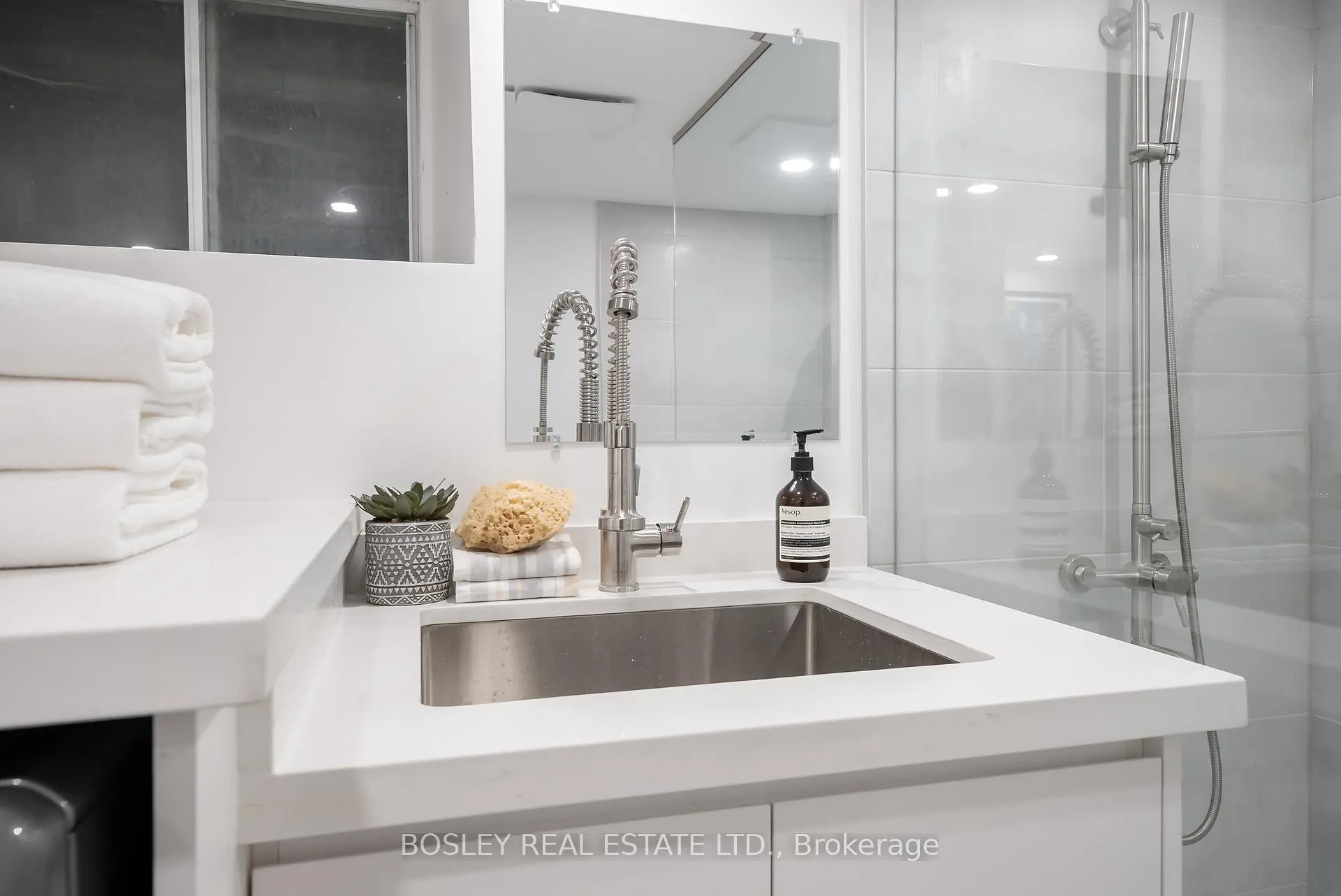 Photo 34 of 102 Woodfield Road, Toronto, Greenwood-Coxwell — HOMEH