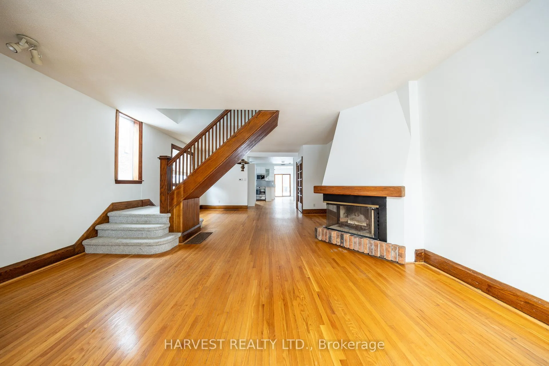Photo 5 of 14 Tilson Road, Toronto, Mount Pleasant East — HOMEH