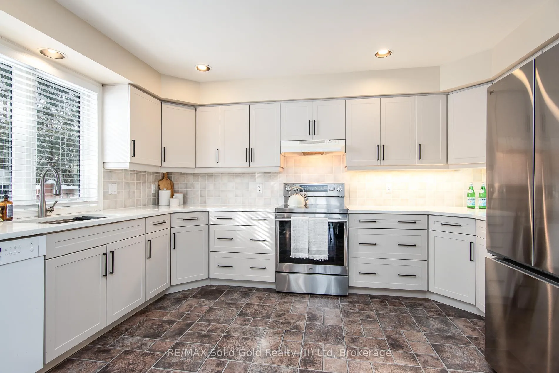 Photo 14 of 216 Northlake Drive, Waterloo — HOMEH