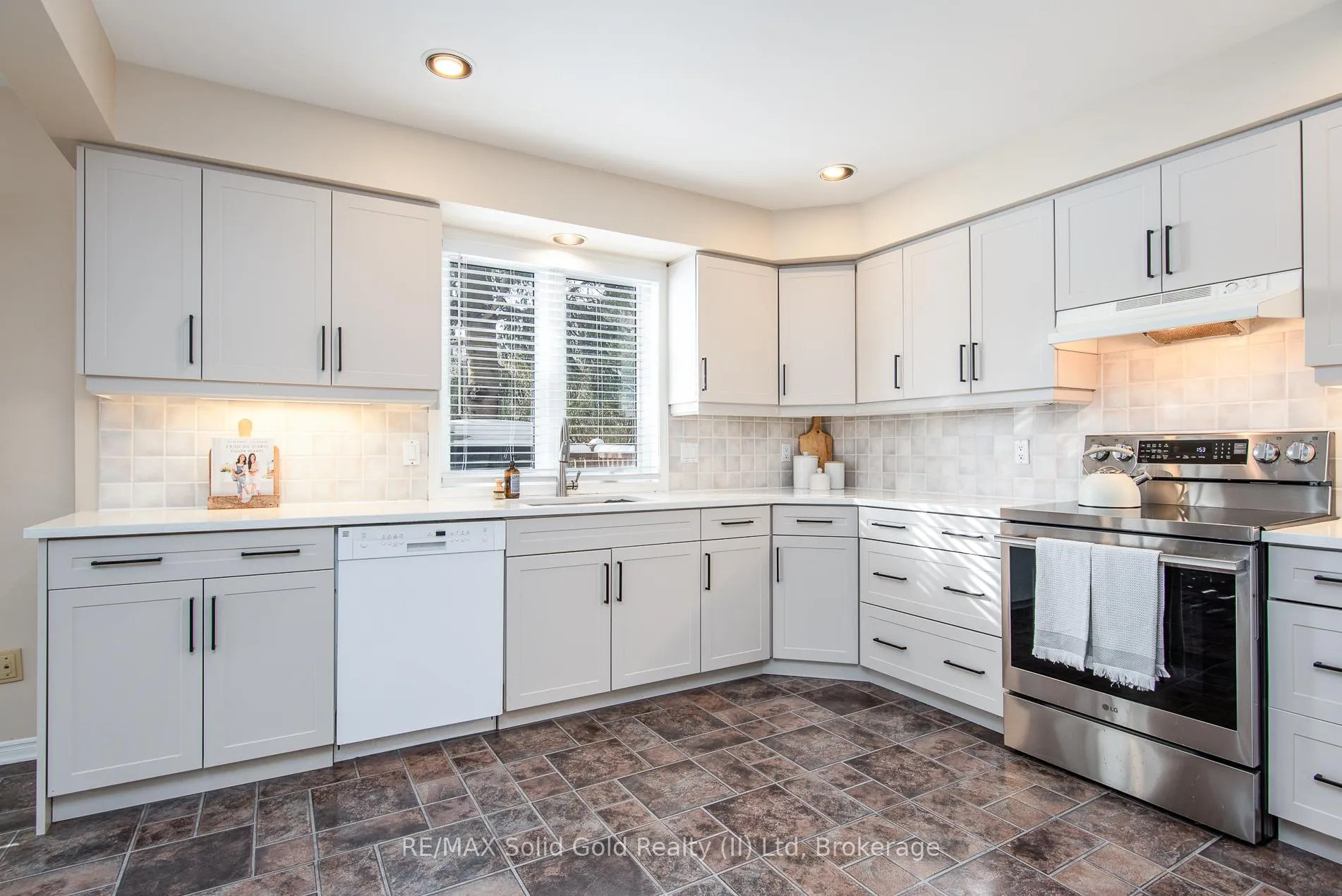 Photo 15 of 216 Northlake Drive, Waterloo — HOMEH
