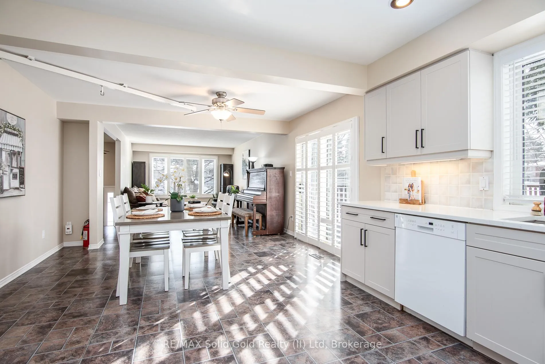Photo 17 of 216 Northlake Drive, Waterloo — HOMEH