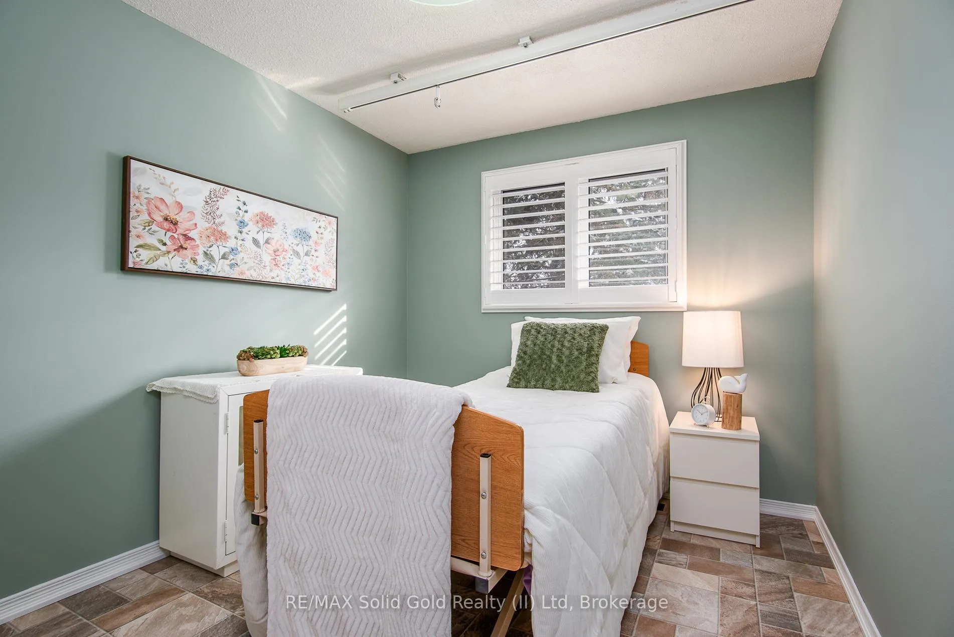Photo 21 of 216 Northlake Drive, Waterloo — HOMEH