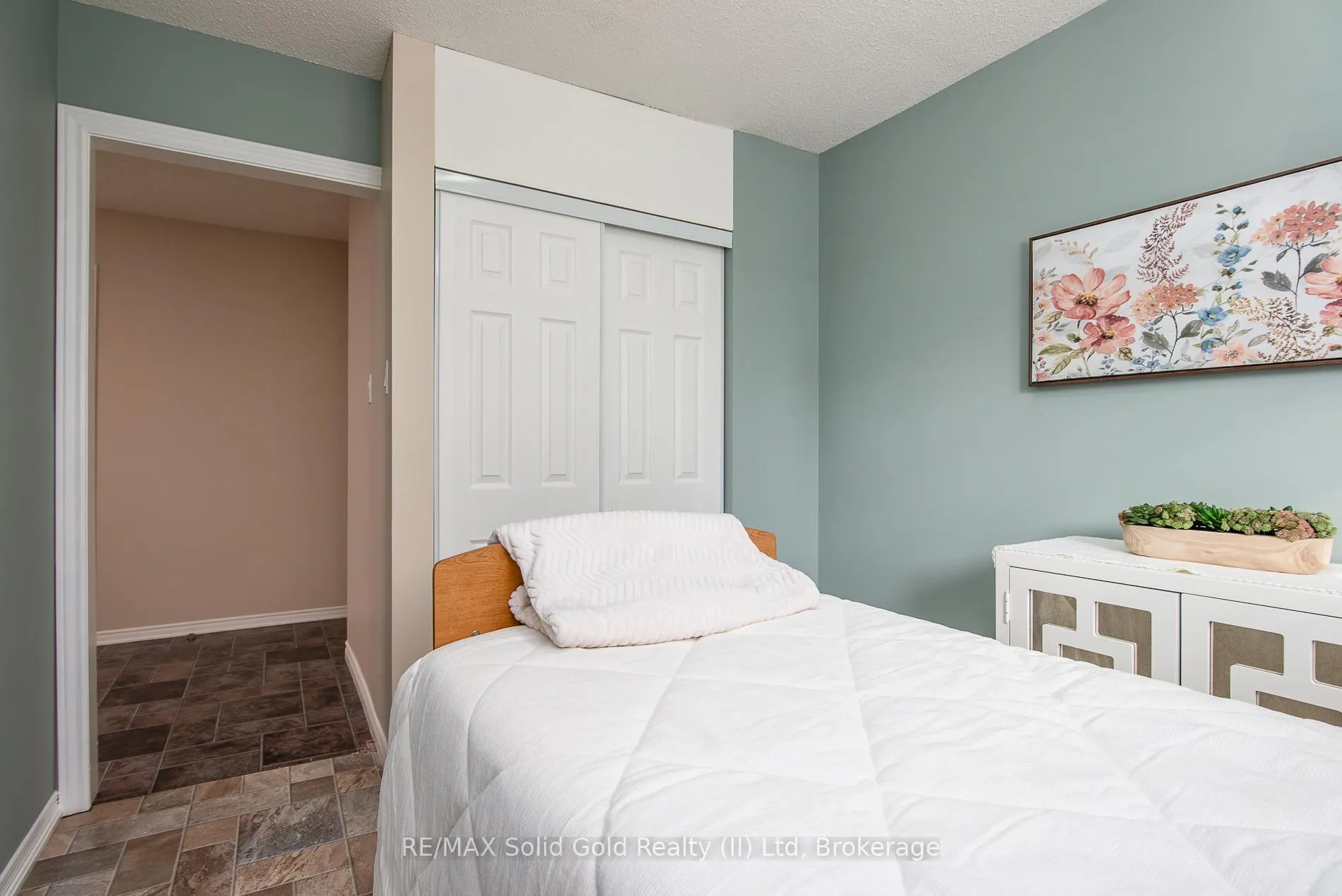 Photo 22 of 216 Northlake Drive, Waterloo — HOMEH