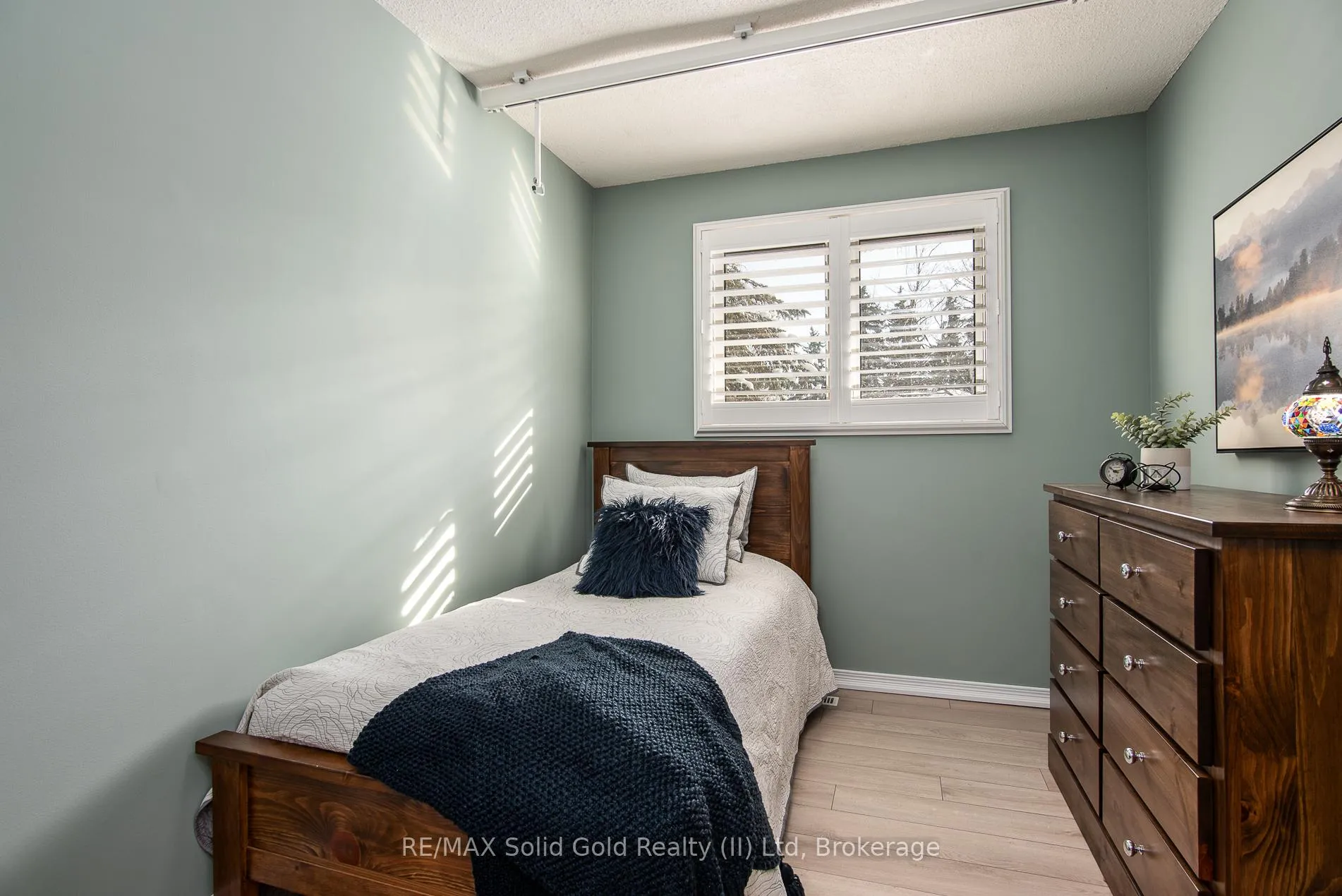 Photo 23 of 216 Northlake Drive, Waterloo — HOMEH