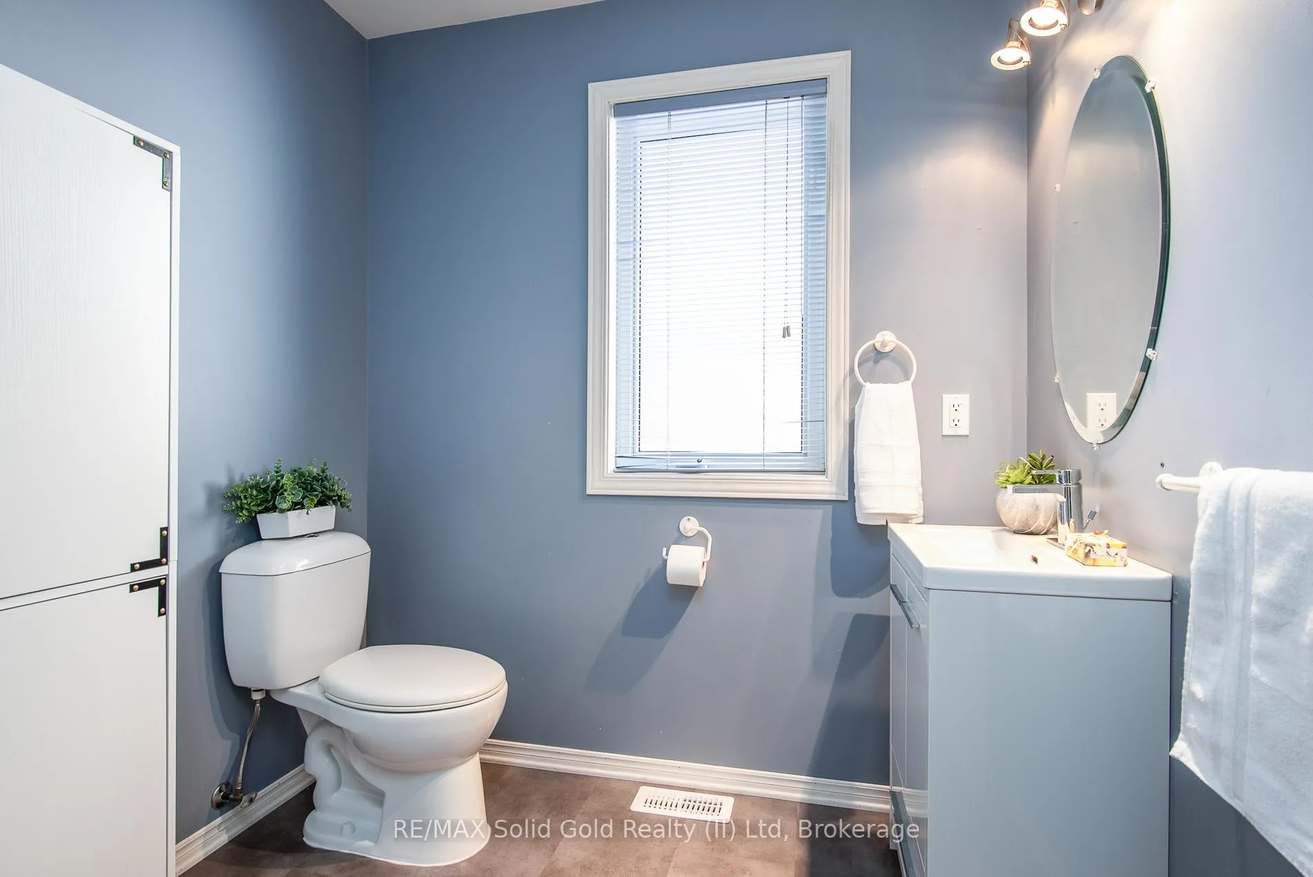 Photo 28 of 216 Northlake Drive, Waterloo — HOMEH