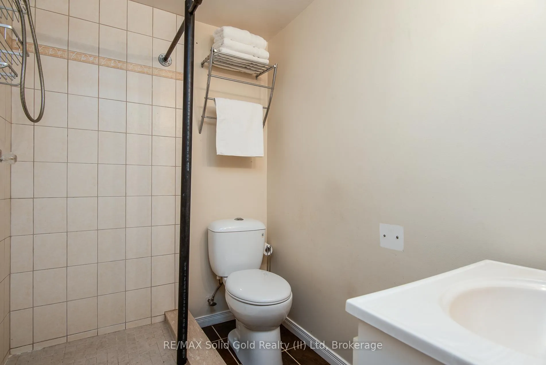 Photo 35 of 216 Northlake Drive, Waterloo — HOMEH