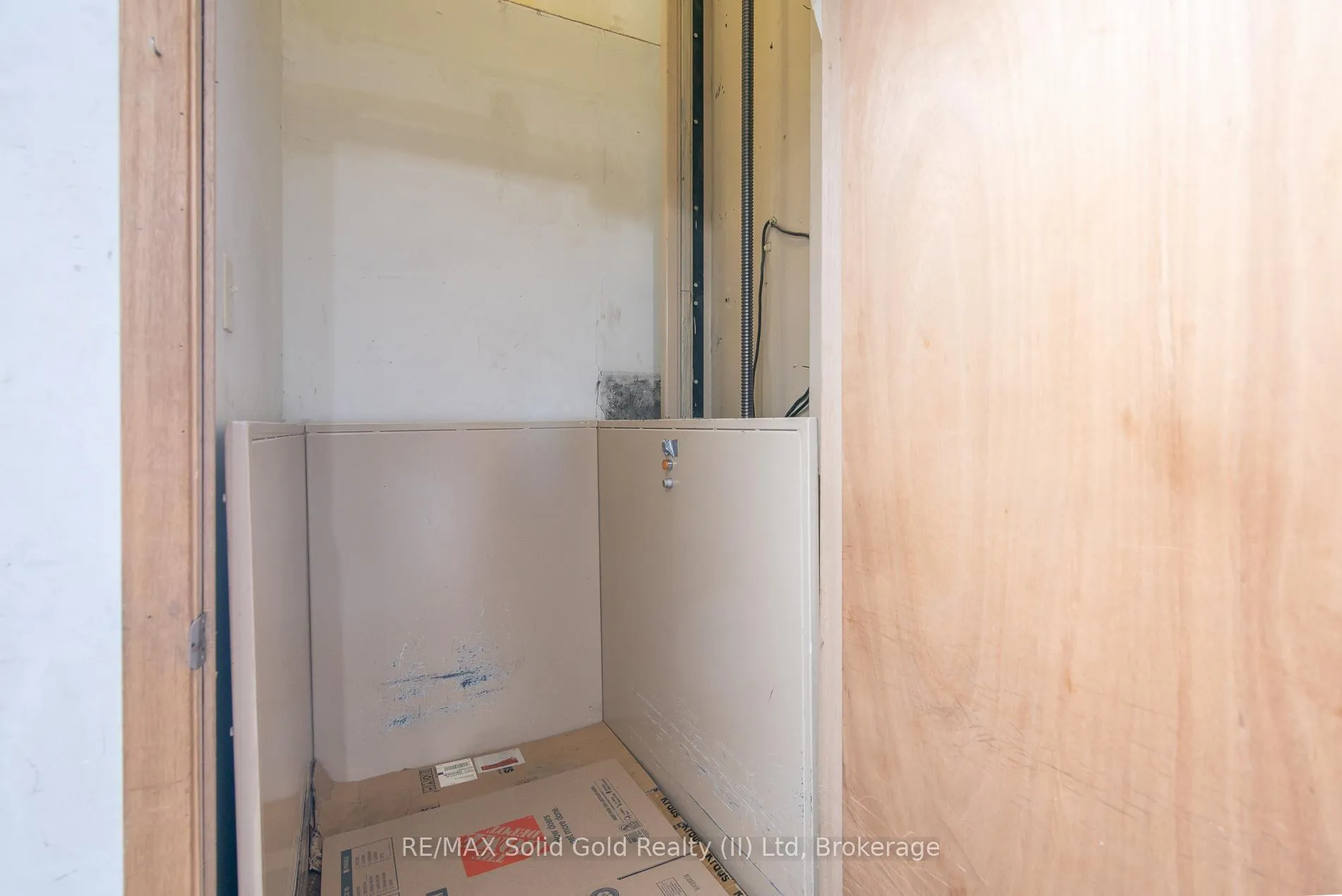 Photo 37 of 216 Northlake Drive, Waterloo — HOMEH