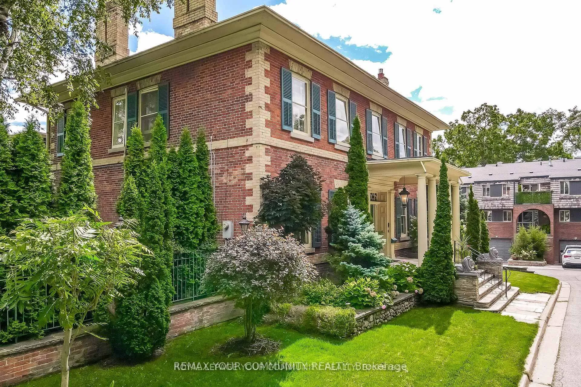 Photo 4 of 54 Cricklewood Crescent, Markham, Royal Orchard — HOMEH