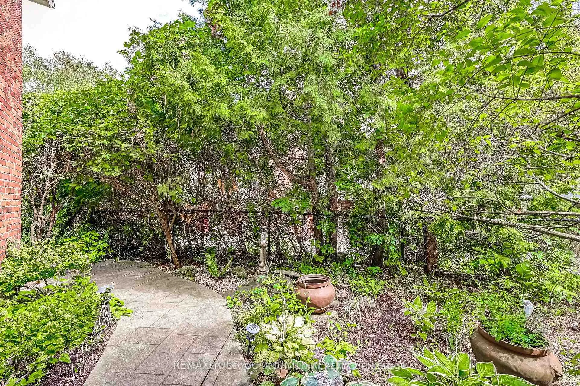 Photo 32 of 54 Cricklewood Crescent, Markham, Royal Orchard — HOMEH
