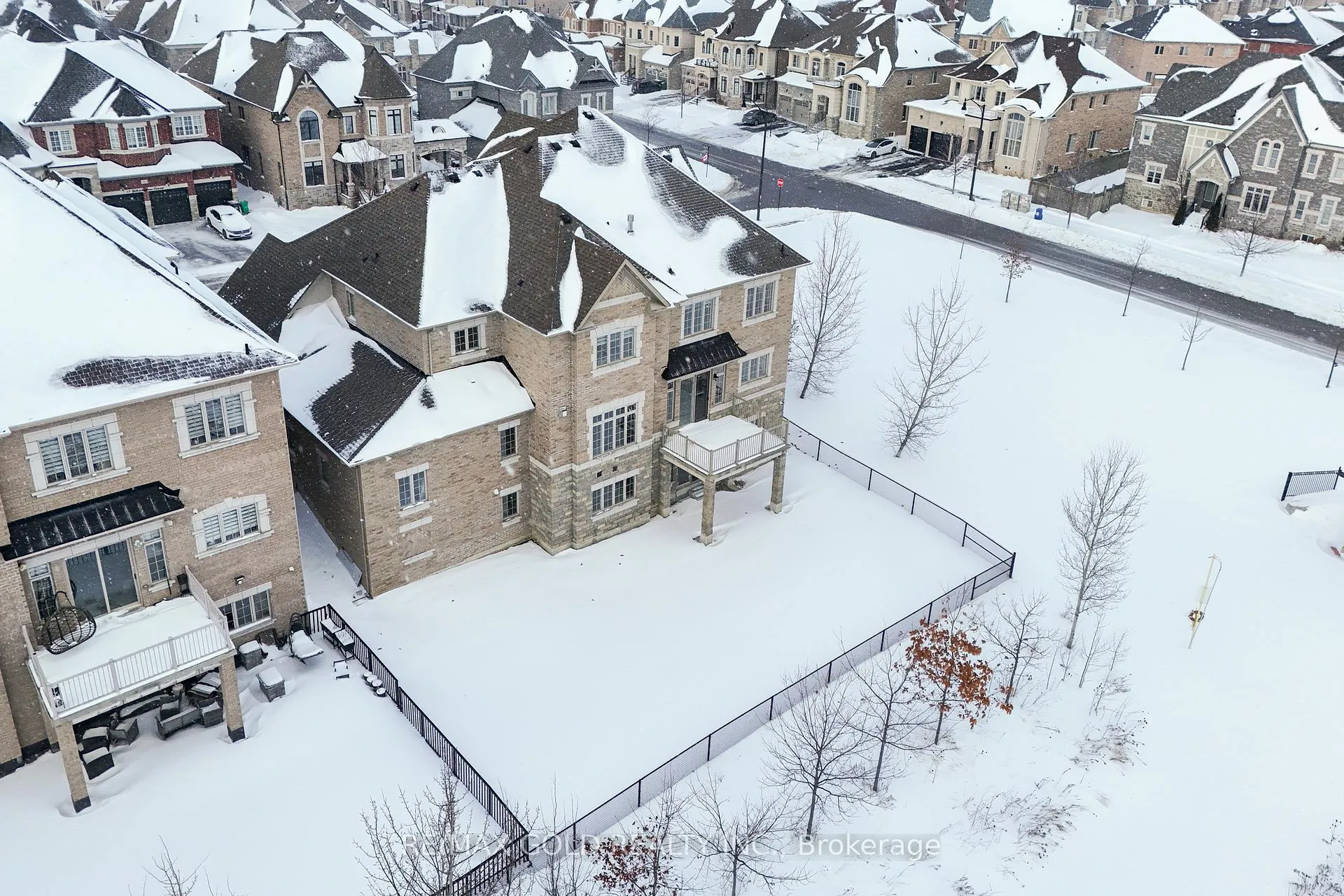 Photo 6 of 34 Yellowhammer Crescent, Brampton, Toronto Gore Rural Estate — HOMEH