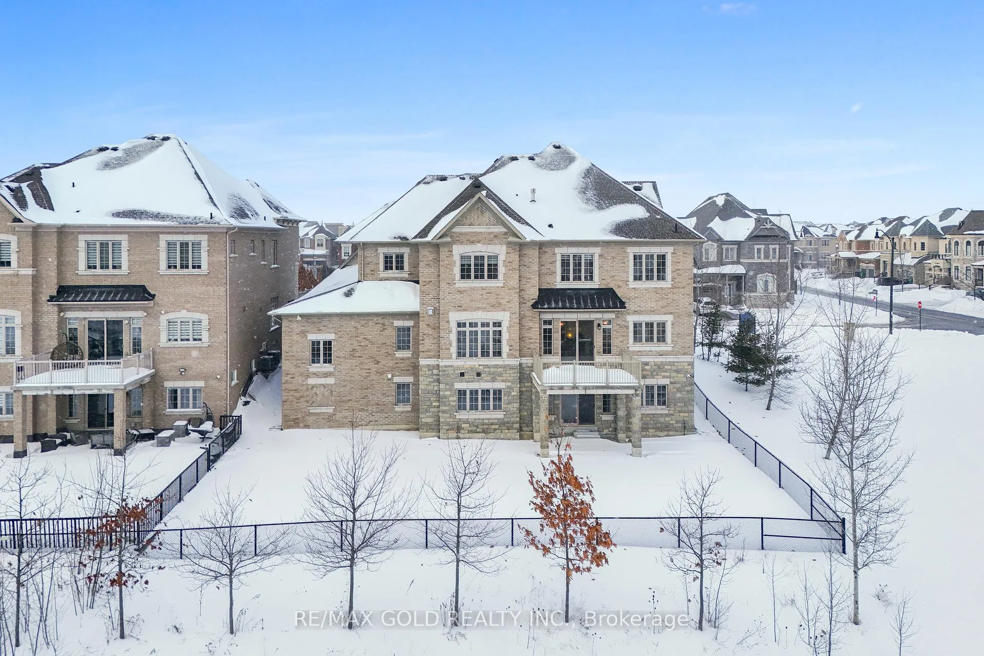Photo 7 of 34 Yellowhammer Crescent, Brampton, Toronto Gore Rural Estate — HOMEH
