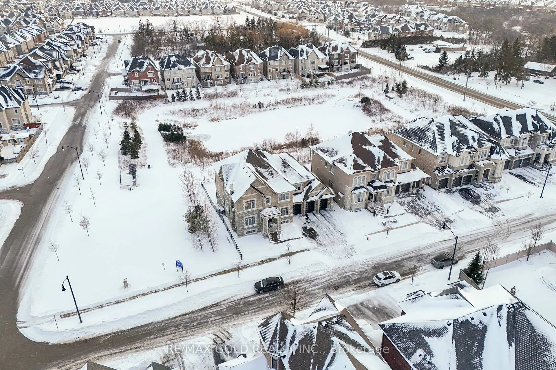 Photo 8 of 34 Yellowhammer Crescent, Brampton, Toronto Gore Rural Estate — HOMEH
