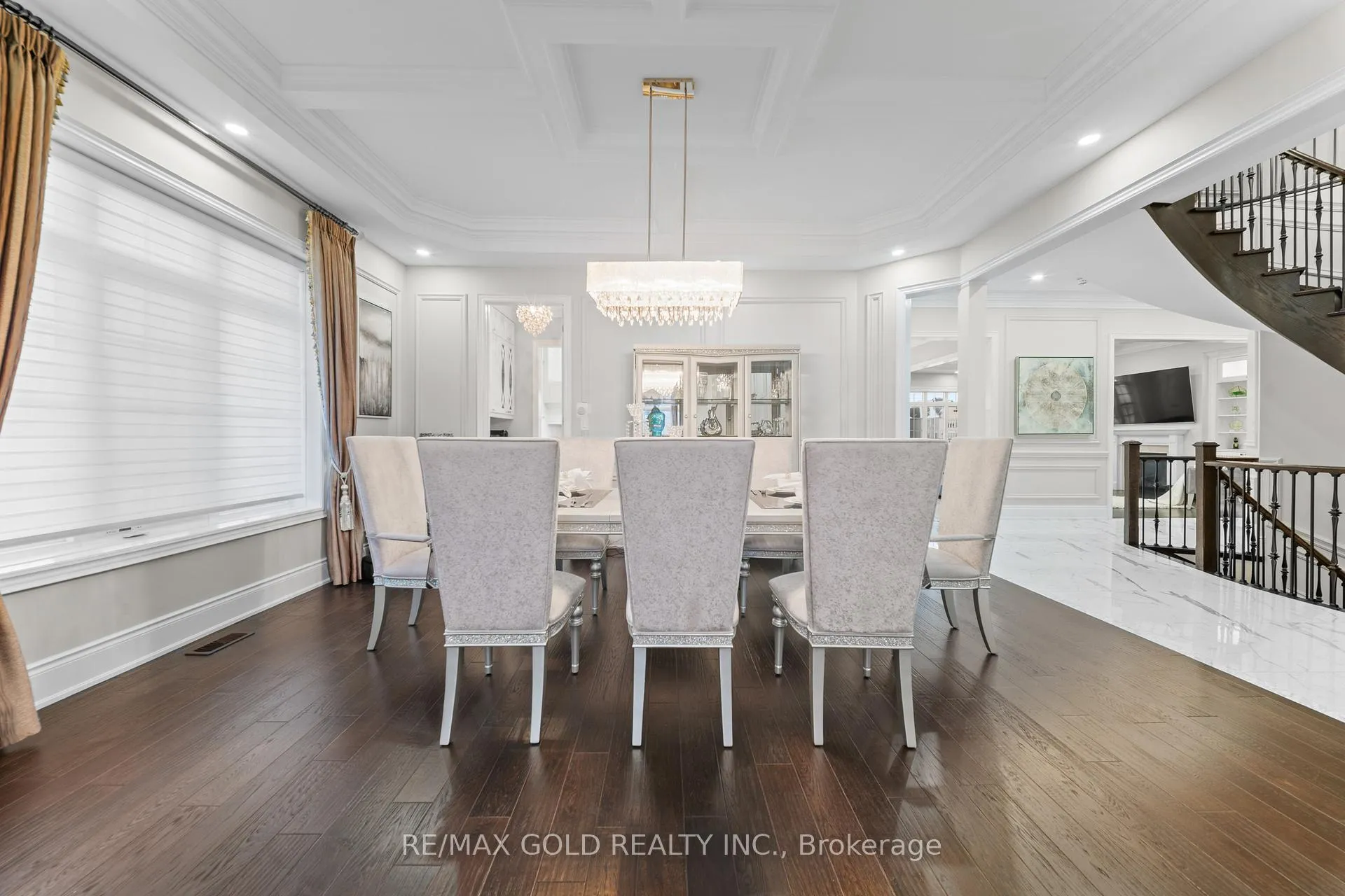 Photo 12 of 34 Yellowhammer Crescent, Brampton, Toronto Gore Rural Estate — HOMEH