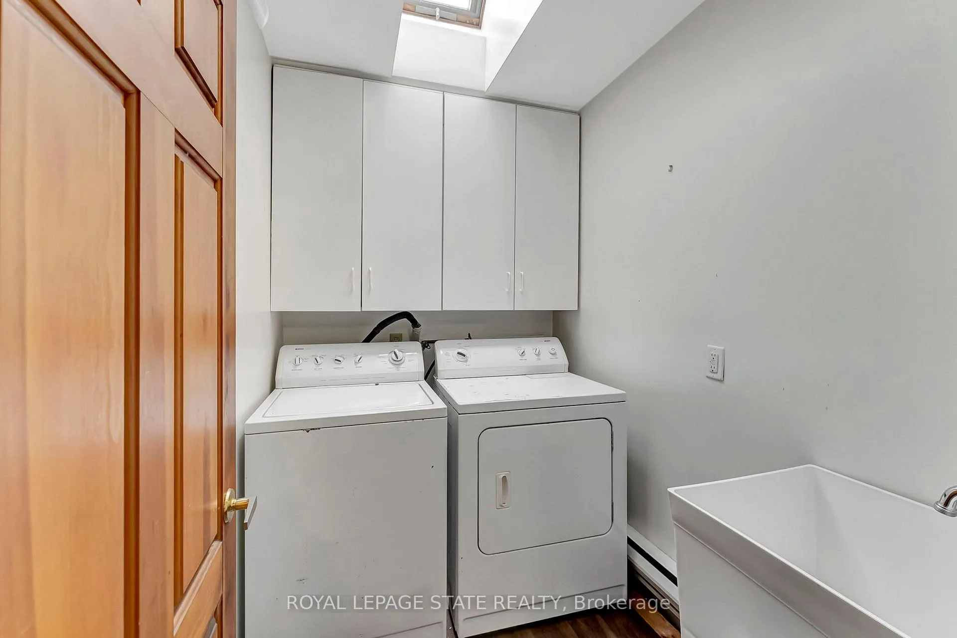 Photo 9 of 1548 Mineral Springs Road W, Hamilton, Ancaster — HOMEH