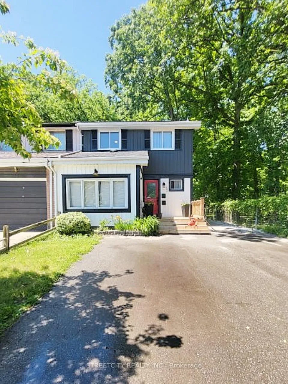 Photo 2 of 52 Fairview Crescent, Sarnia — HOMEH