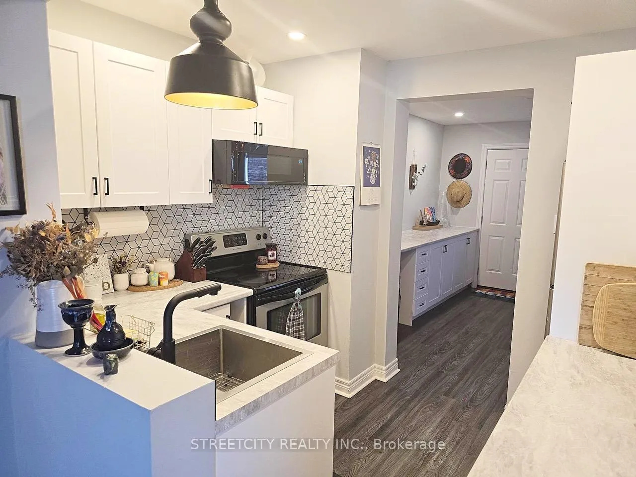 Photo 5 of 52 Fairview Crescent, Sarnia — HOMEH