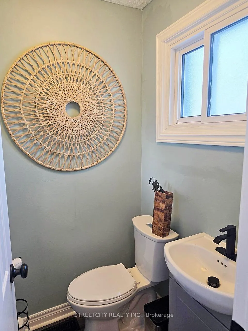 Photo 10 of 52 Fairview Crescent, Sarnia — HOMEH