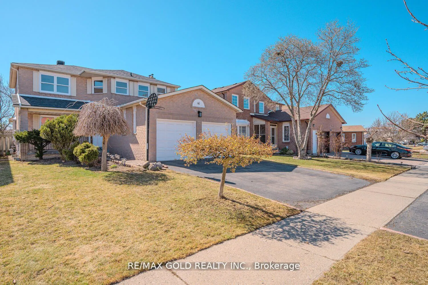 Photo 3 of 46 Plover Place, Brampton, Fletcher's Creek South — HOMEH
