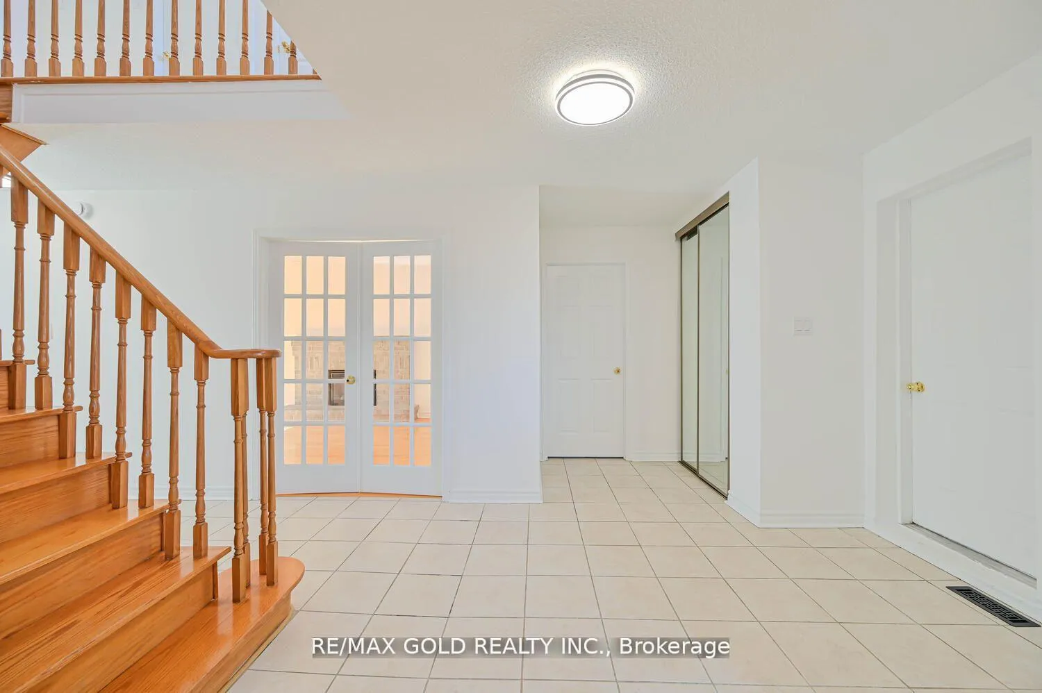 Photo 7 of 46 Plover Place, Brampton, Fletcher's Creek South — HOMEH
