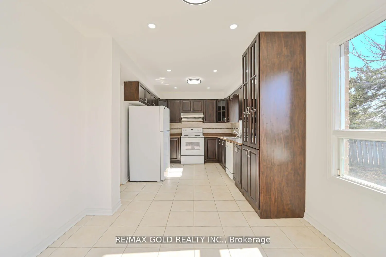 Photo 10 of 46 Plover Place, Brampton, Fletcher's Creek South — HOMEH