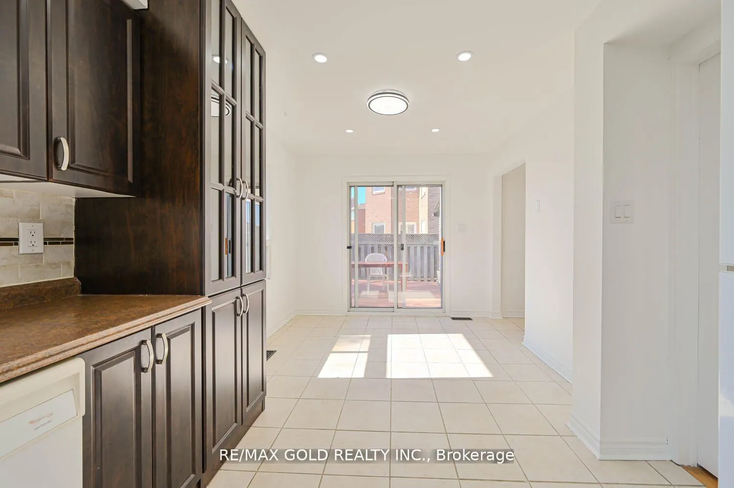 Photo 16 of 46 Plover Place, Brampton, Fletcher's Creek South — HOMEH