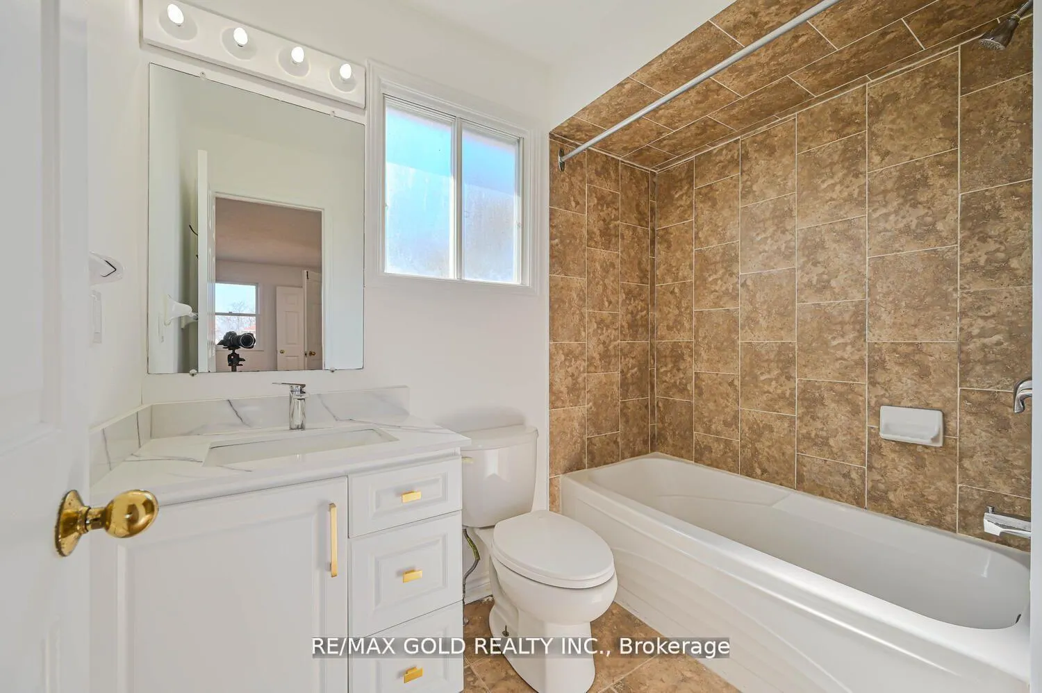 Photo 26 of 46 Plover Place, Brampton, Fletcher's Creek South — HOMEH