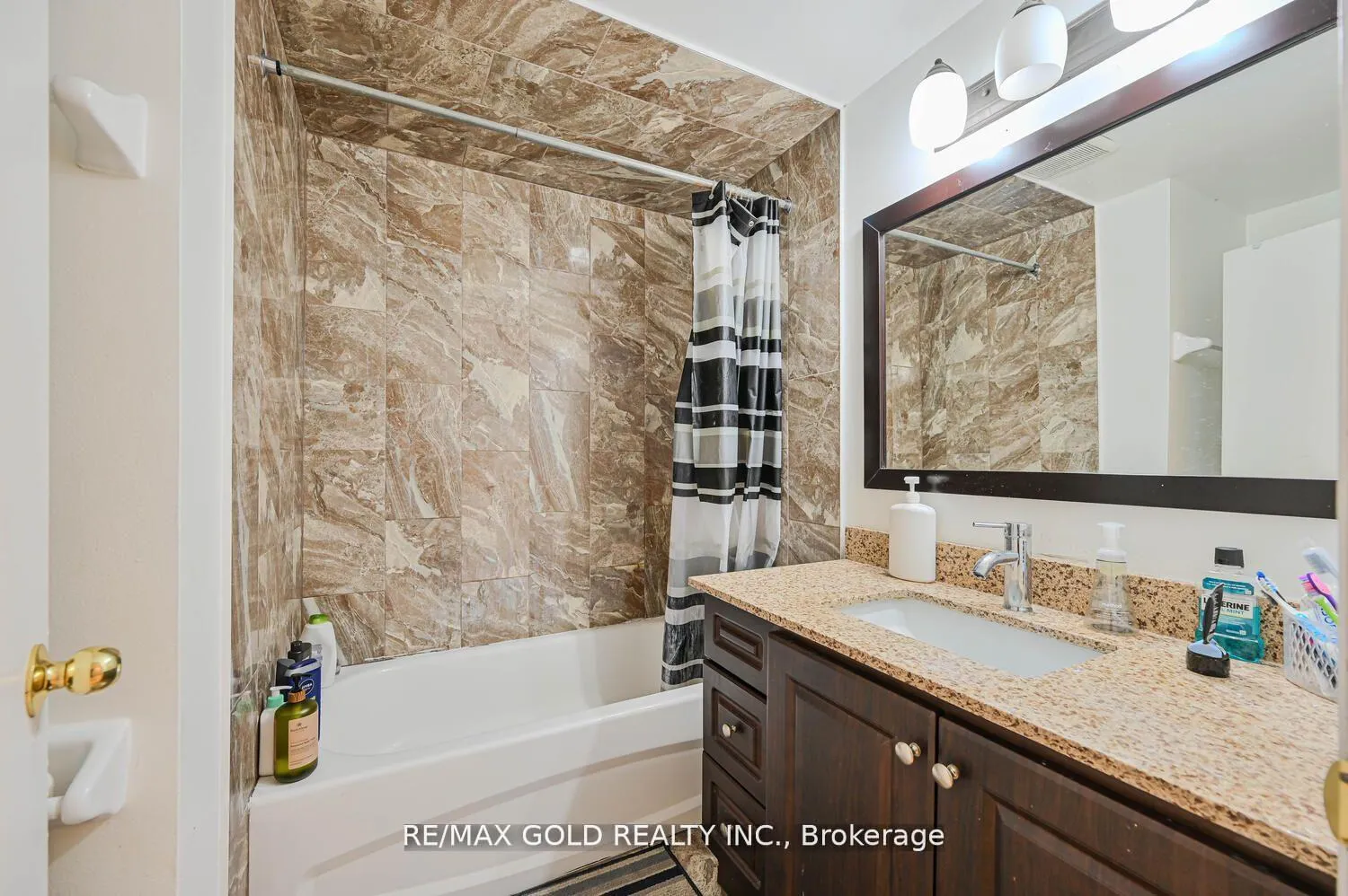 Photo 40 of 46 Plover Place, Brampton, Fletcher's Creek South — HOMEH
