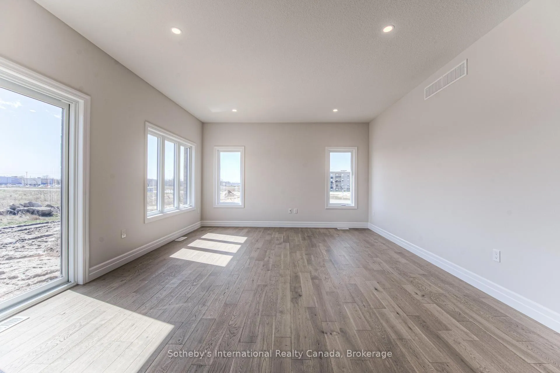 Photo 14 of 672 Wray Avenue S, North Perth, Listowel — HOMEH