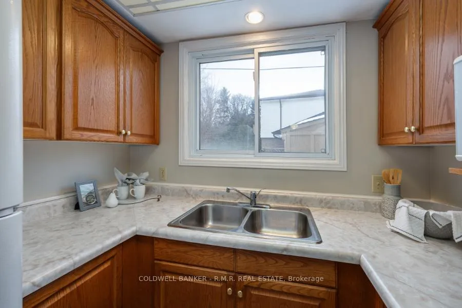 Photo 3 of 80 Little Avenue, Clarington, Bowmanville — HOMEH