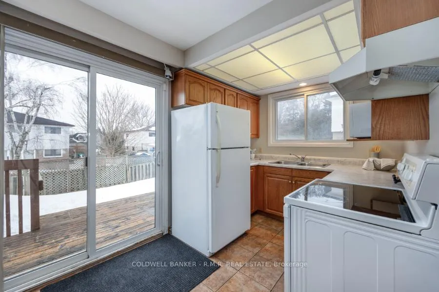Photo 4 of 80 Little Avenue, Clarington, Bowmanville — HOMEH