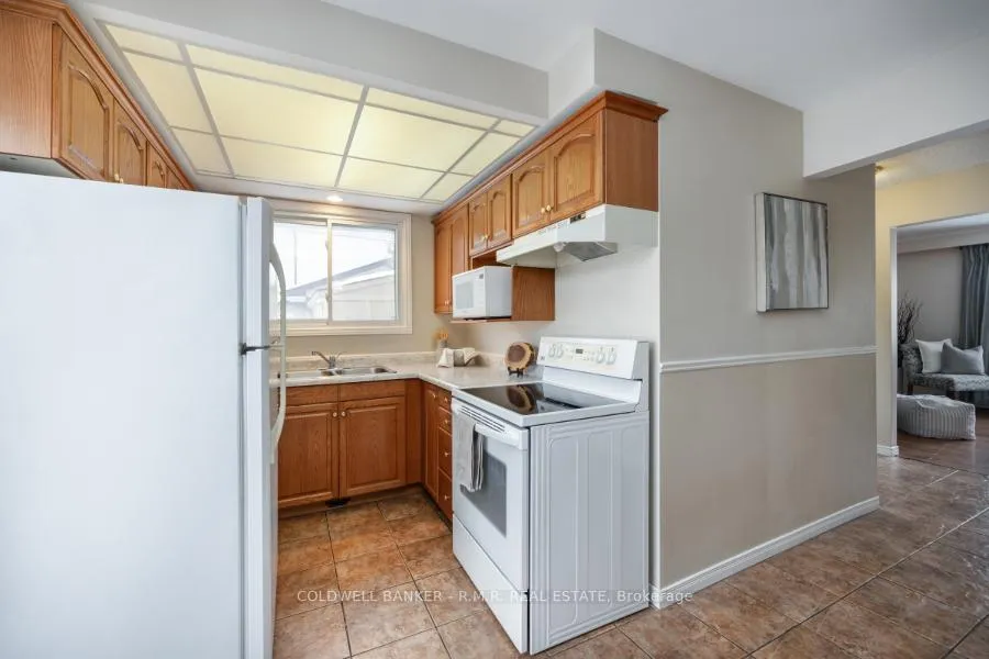 Photo 5 of 80 Little Avenue, Clarington, Bowmanville — HOMEH
