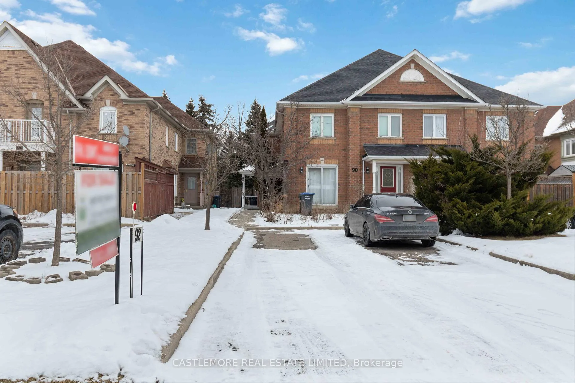 Photo 1 of 92 pressed brick Drive S, Brampton, Brampton North — HOMEH