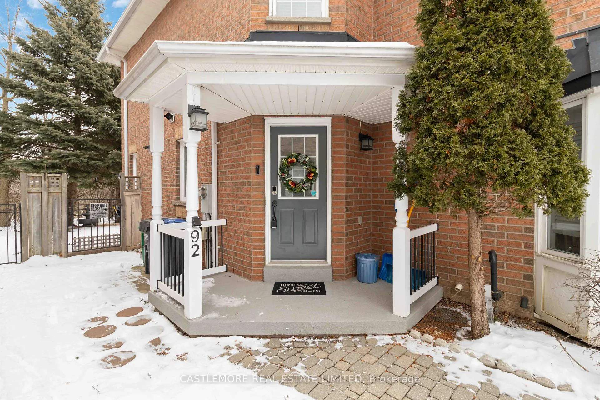 Photo 3 of 92 pressed brick Drive S, Brampton, Brampton North — HOMEH