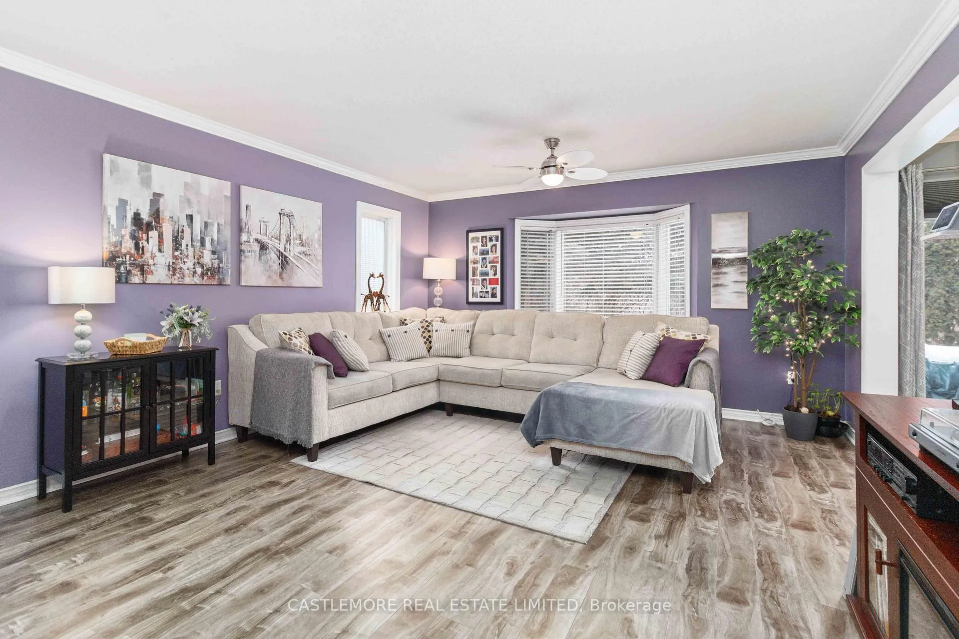 Photo 4 of 92 pressed brick Drive S, Brampton, Brampton North — HOMEH
