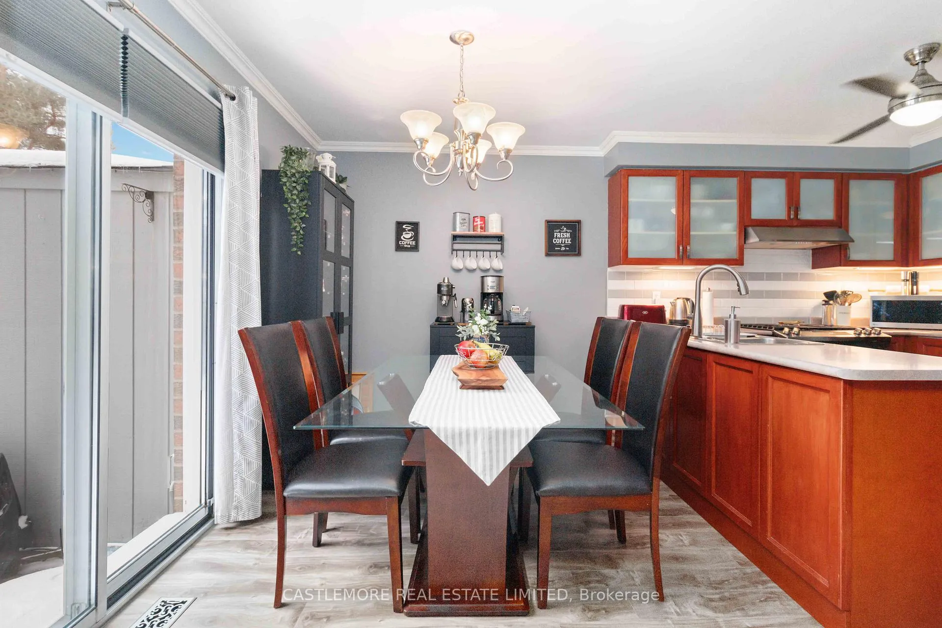 Photo 10 of 92 pressed brick Drive S, Brampton, Brampton North — HOMEH