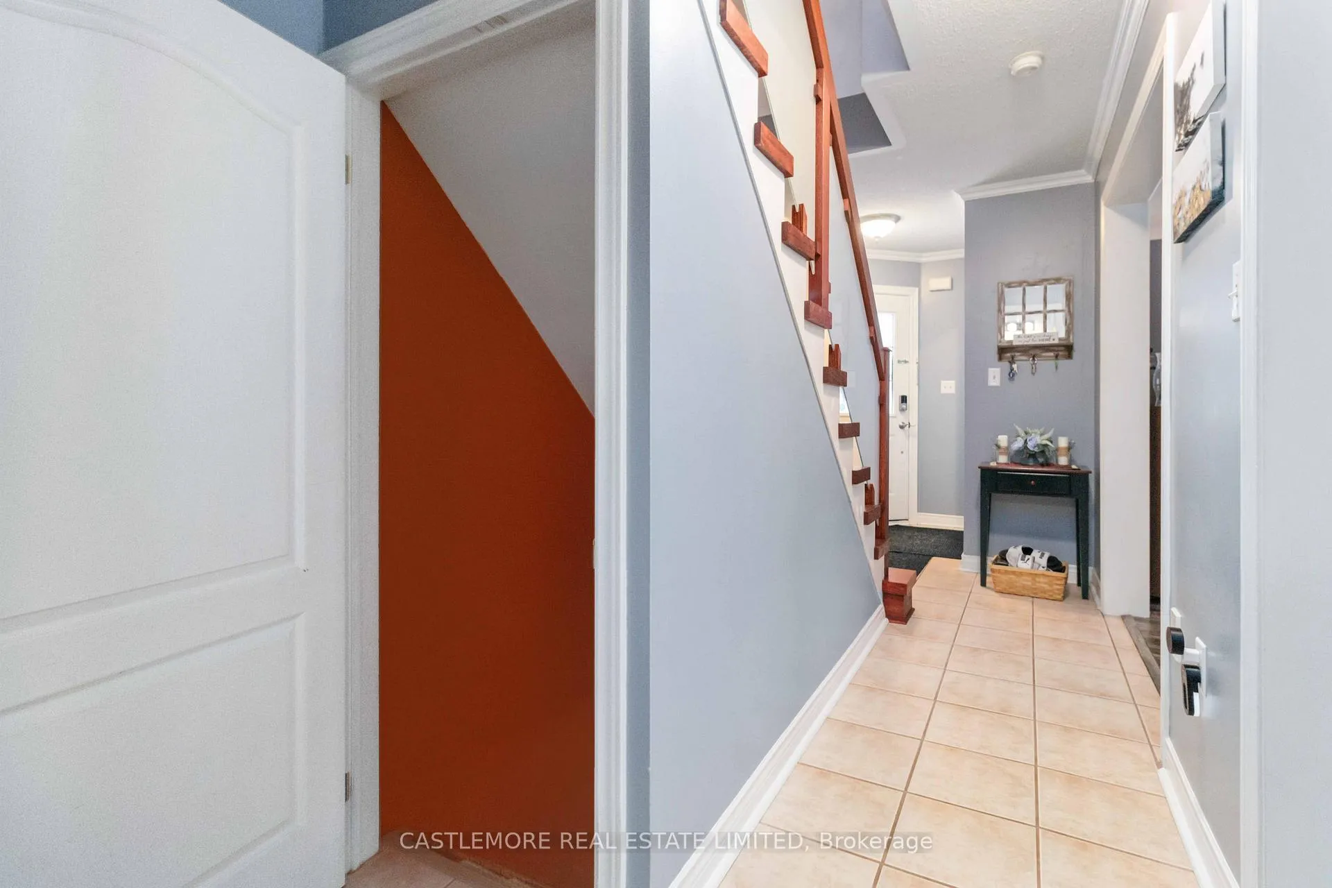 Photo 12 of 92 pressed brick Drive S, Brampton, Brampton North — HOMEH