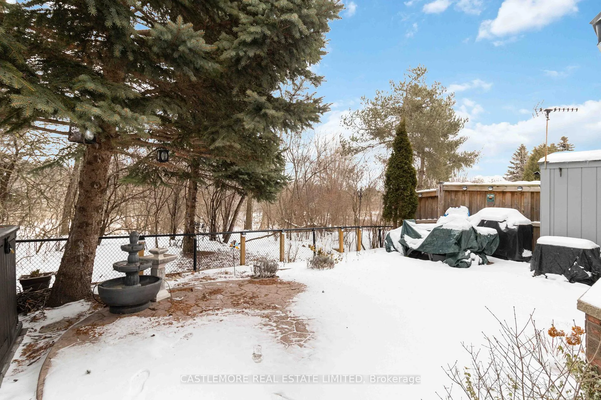 Photo 25 of 92 pressed brick Drive S, Brampton, Brampton North — HOMEH