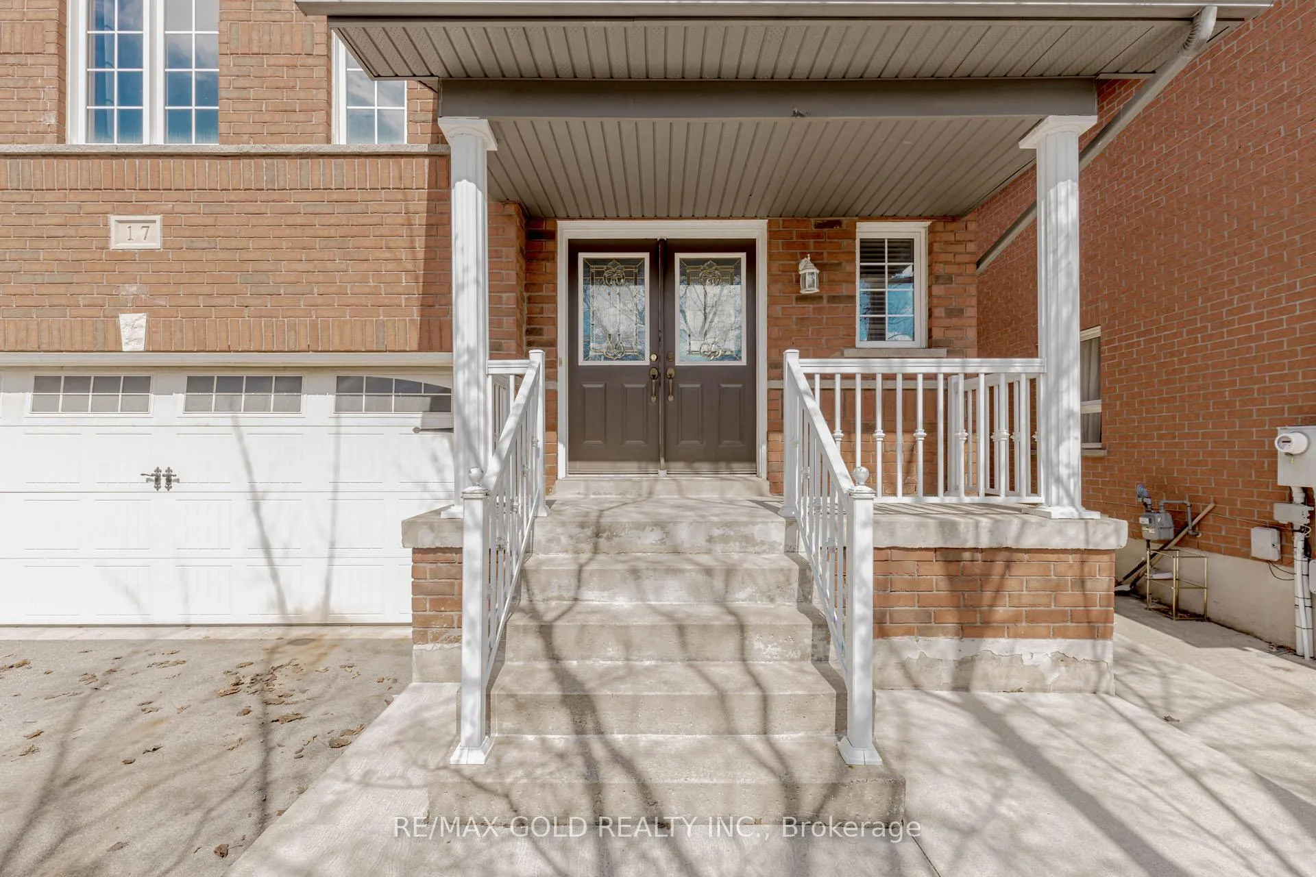 Photo 2 of 17 Roxton Crescent, Brampton, Fletcher's Meadow — HOMEH