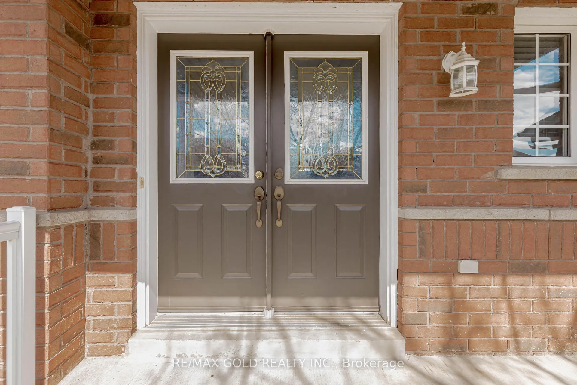 Photo 3 of 17 Roxton Crescent, Brampton, Fletcher's Meadow — HOMEH